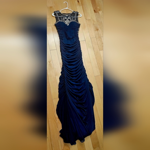 Dress - Picture 2 of 4